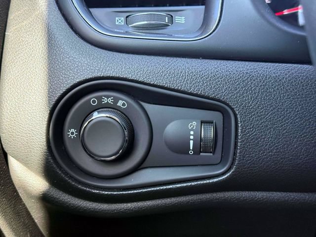 Certified 2023 Jeep Renegade Latitude AWD/4WD image 18