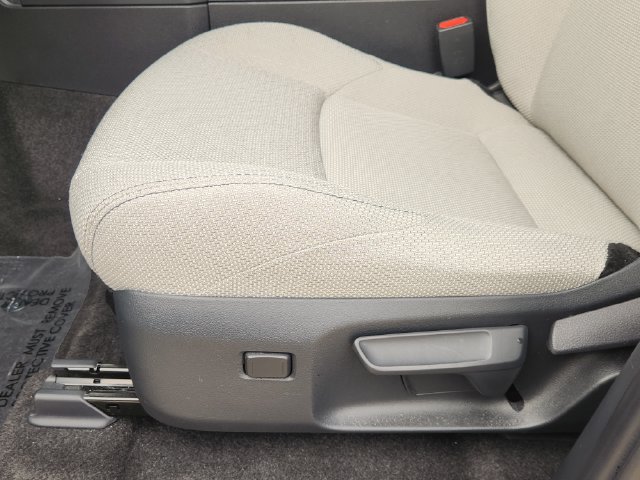 Used 2025 Toyota 4Runner SR5 AWD/4WD image 17