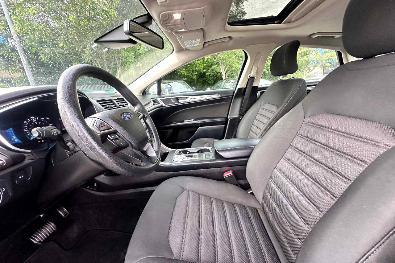 Used 2019 Ford Fusion SE image 16