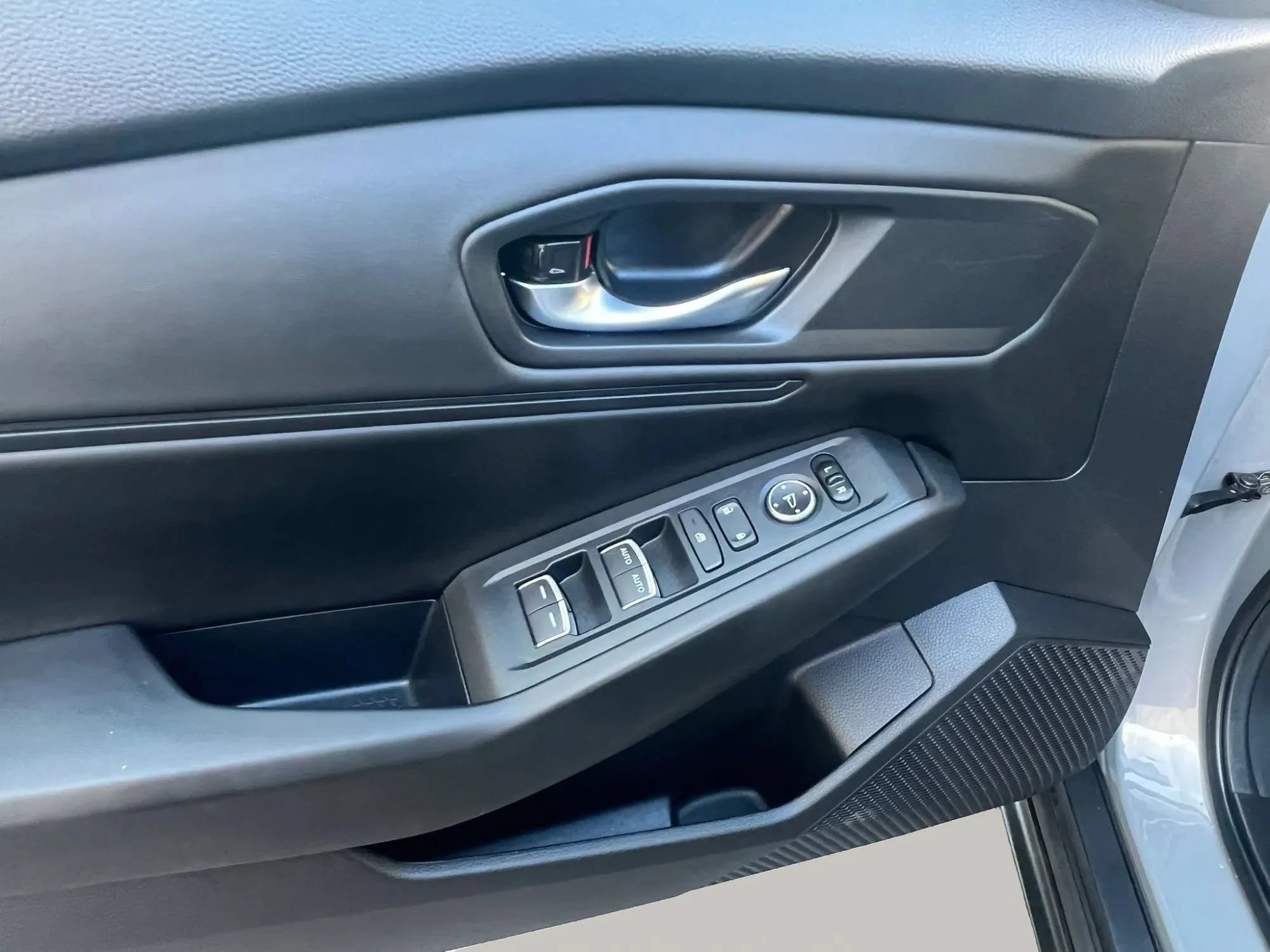 Used 2025 Honda Accord SE image 12