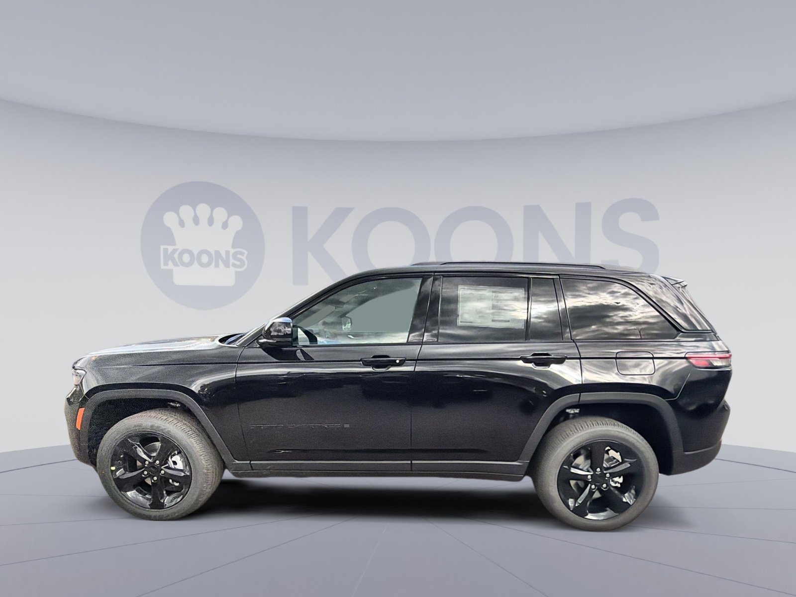 New 2025 Jeep Grand Cherokee Laredo image 2