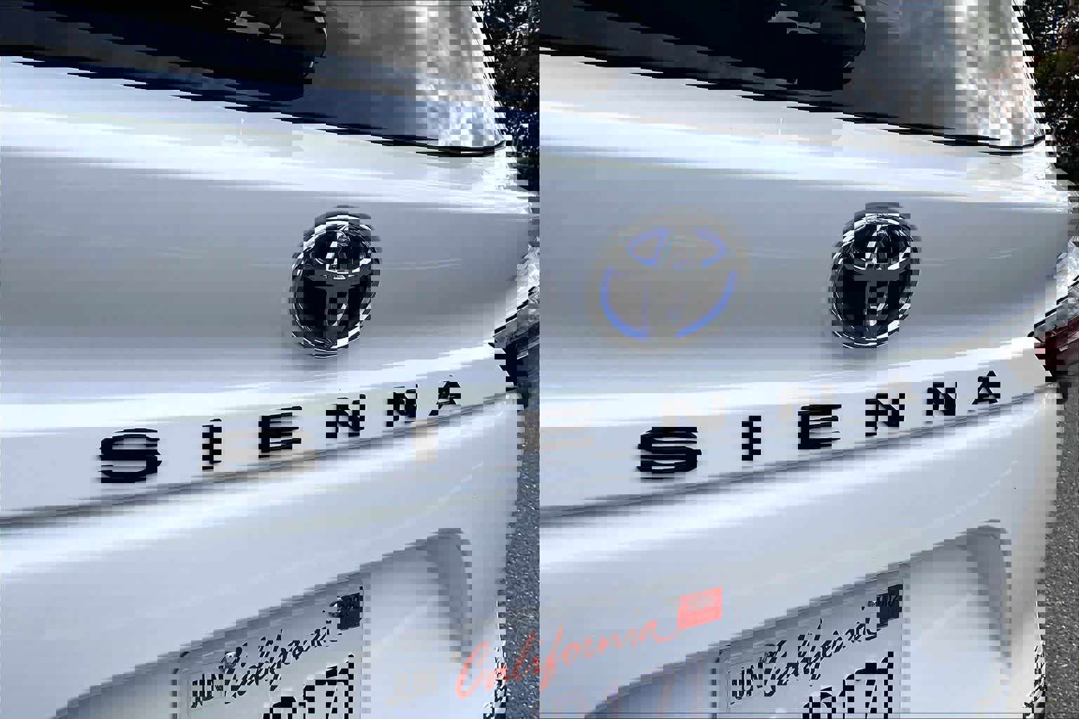 Certified 2023 Toyota Sienna LE image 30