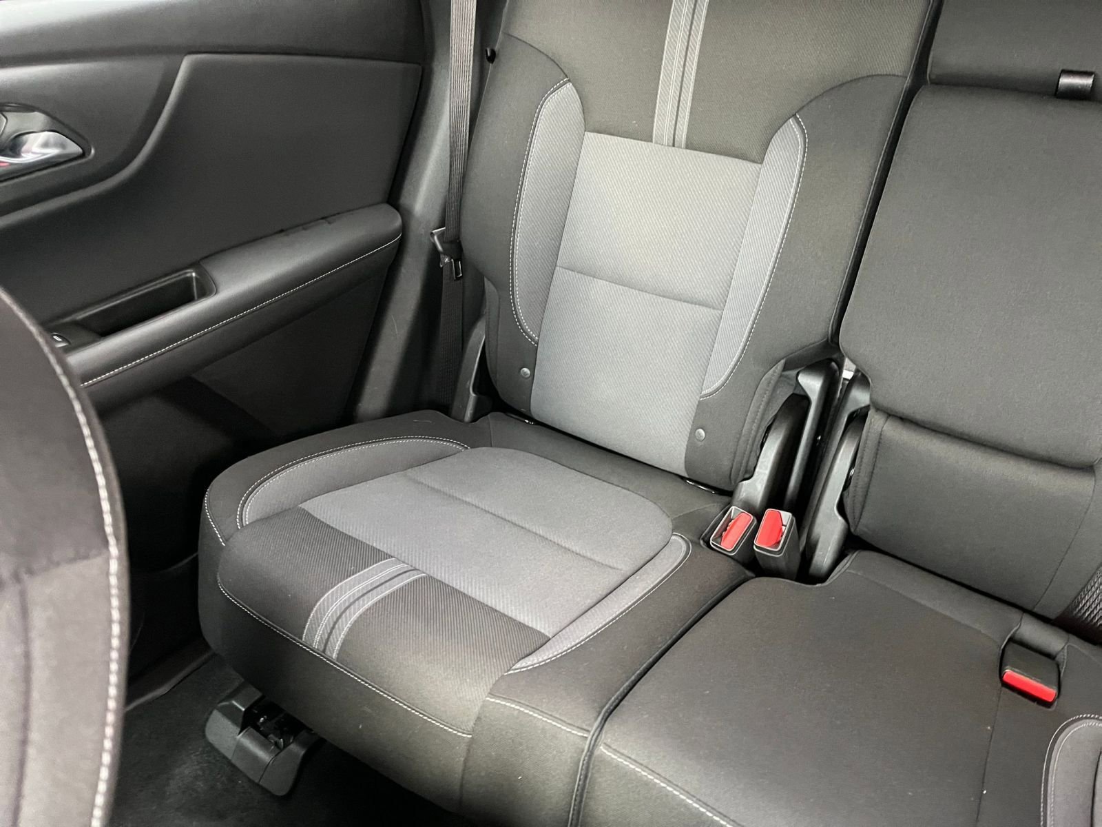 Used 2025 Chevrolet Blazer LT image 40