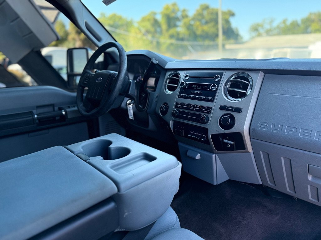 Used 2015 Ford F250 XLT w/ XLT Premium Package AWD/4WD image 18