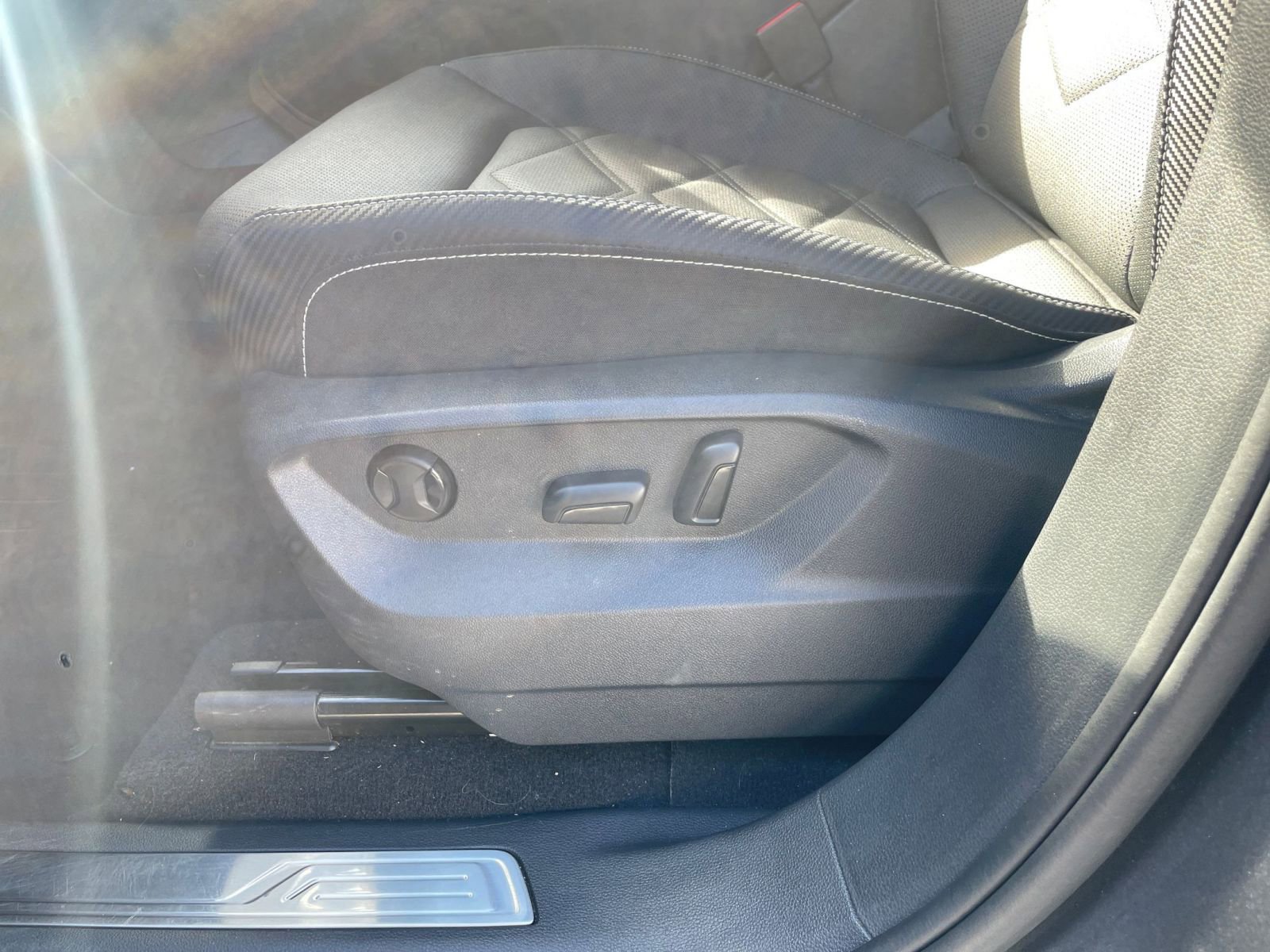 Used 2025 Volkswagen Atlas Cross Sport SE image 23