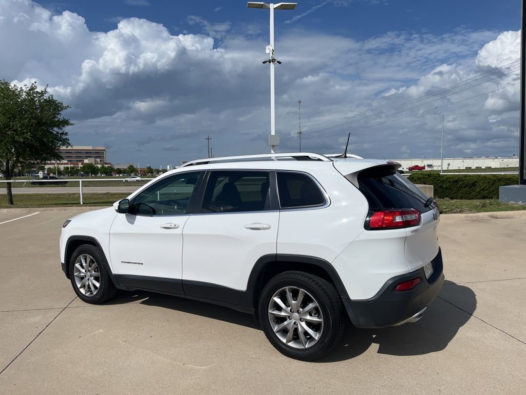 Used 2018 Jeep Cherokee Limited image 4