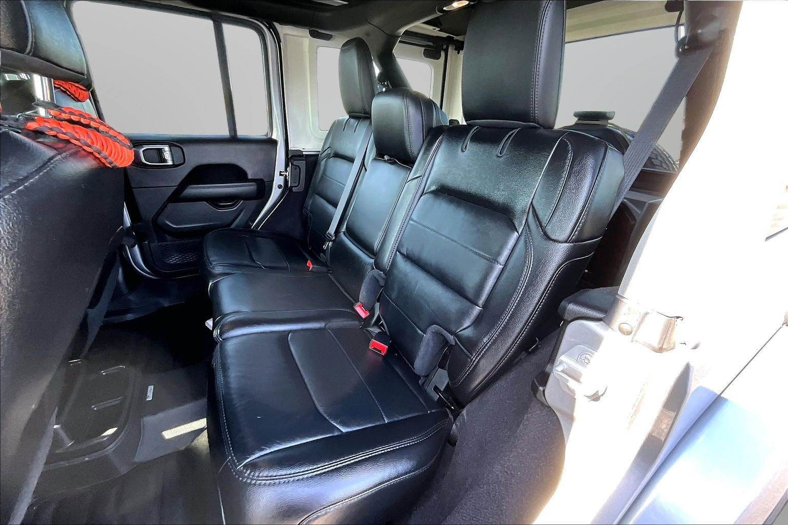 Used 2021 Jeep Wrangler Unlimited Sahara AWD/4WD image 18