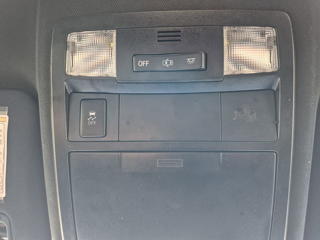 Used 2018 Toyota Tacoma TRD Sport w/ Technology Package image 25