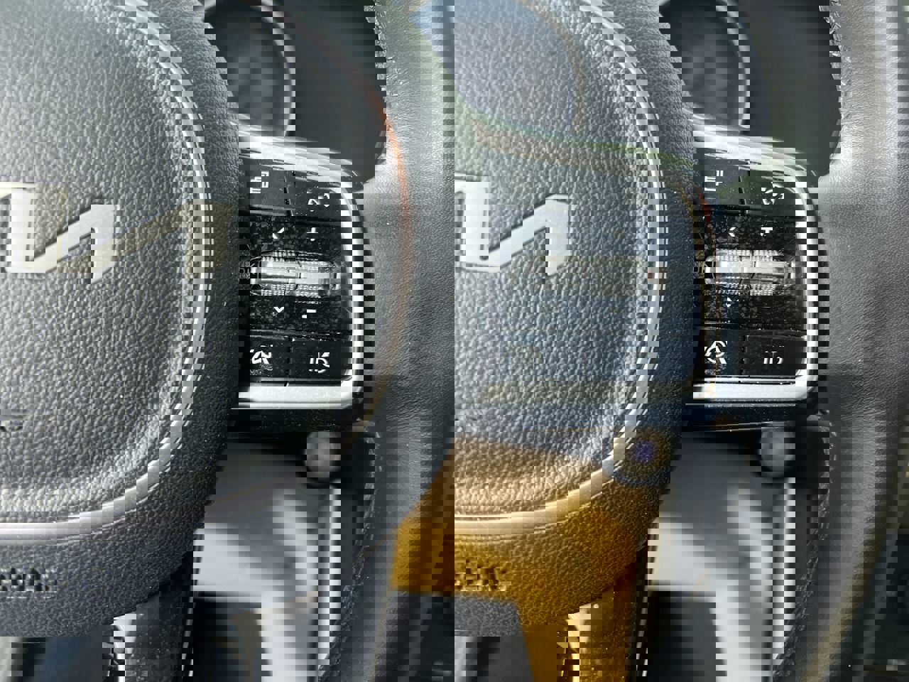 Used 2023 Kia Carnival LX image 17