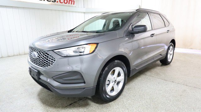 Used 2023 Ford Edge SE image 2