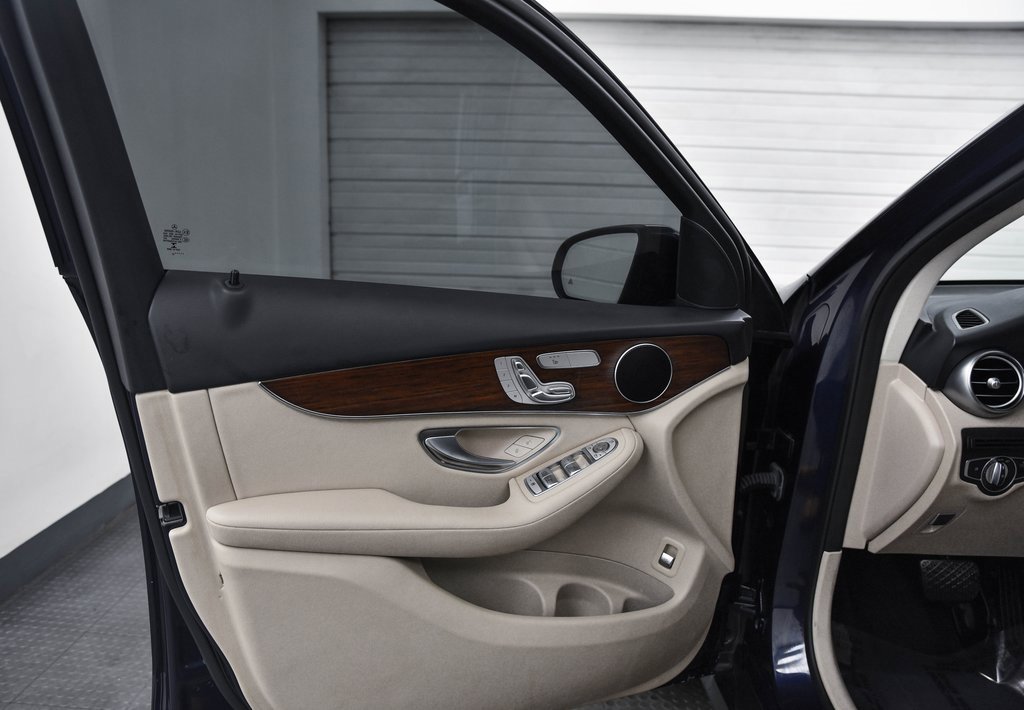 Used 2022 Mercedes-Benz GLC 300 4MATIC image 9