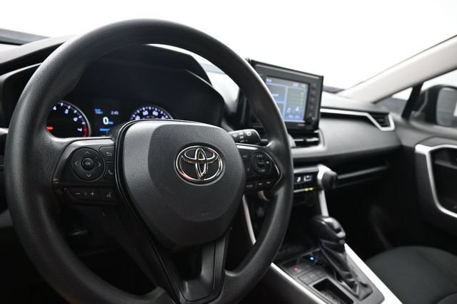 Used 2020 Toyota RAV4 LE FWD image 10