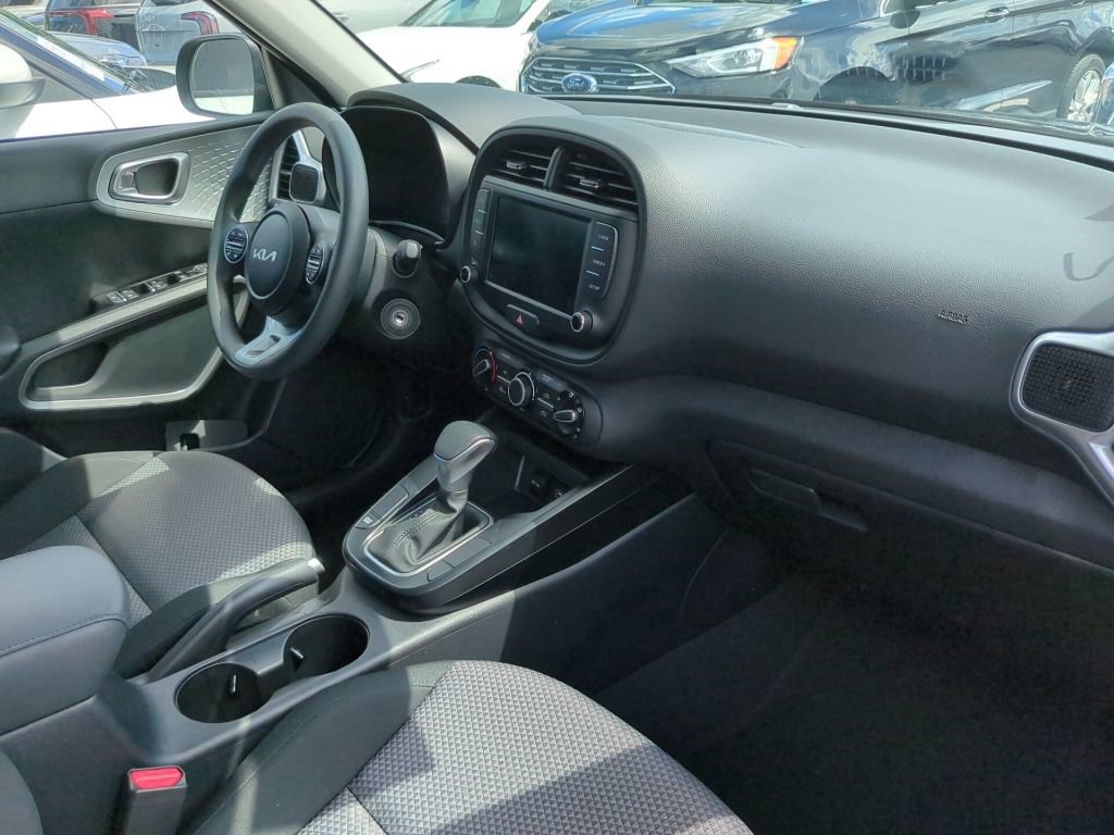Certified 2025 Kia Soul LX w/ LX Technology Package FWD image 13
