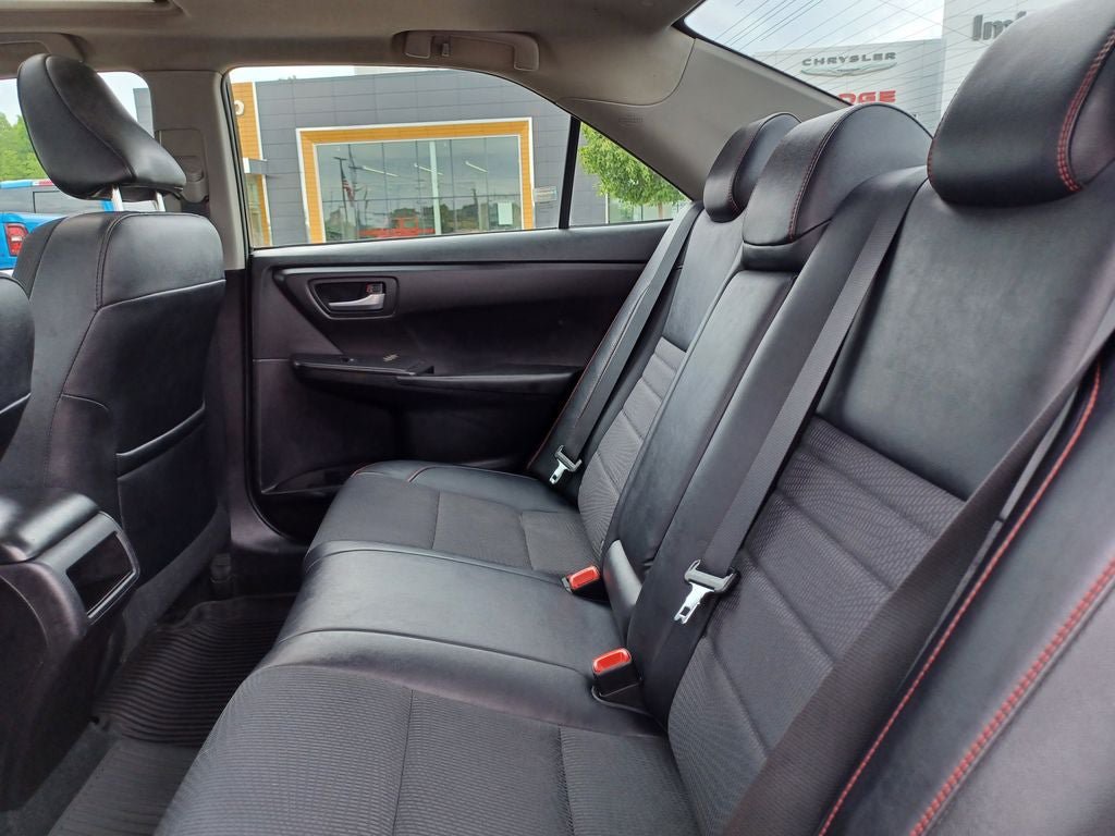 Used 2016 Toyota Camry SE w/ Moonroof Package FWD image 27