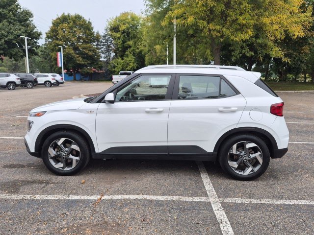 Used 2022 Hyundai Venue SEL FWD image 6