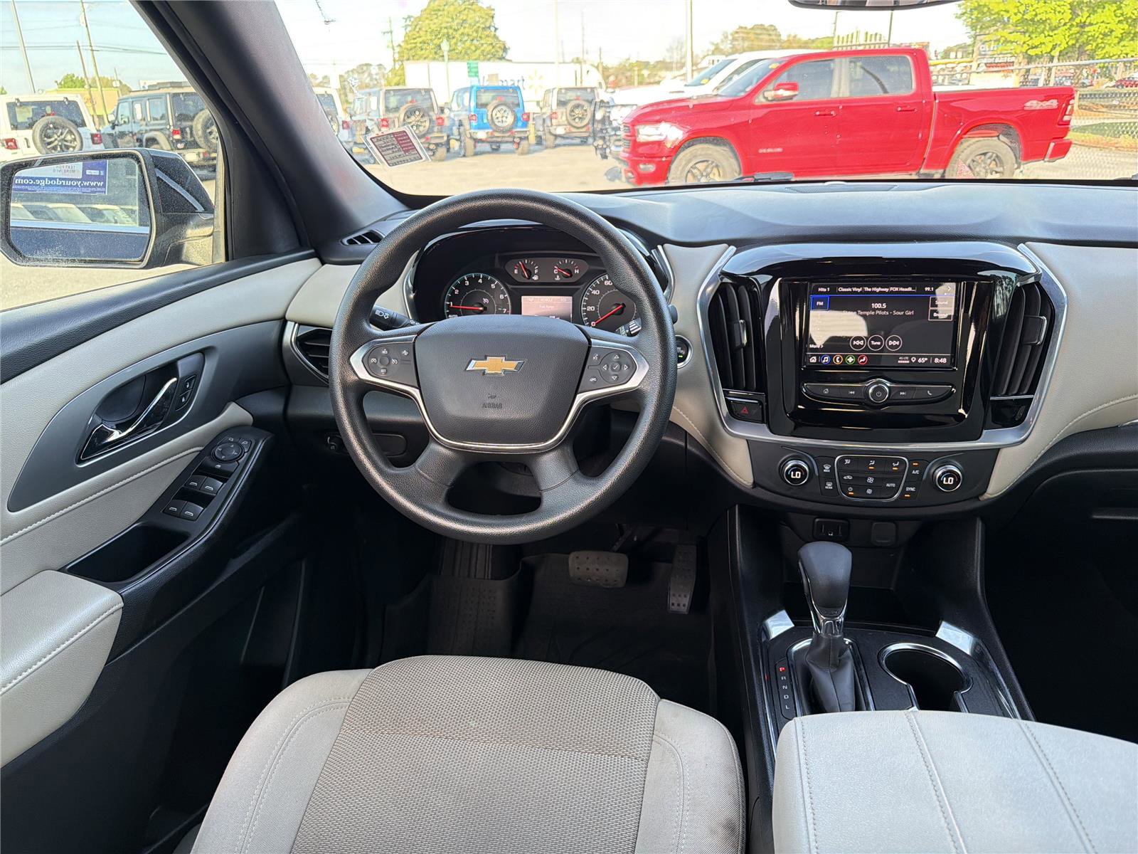 Used 2022 Chevrolet Traverse LS FWD image 22