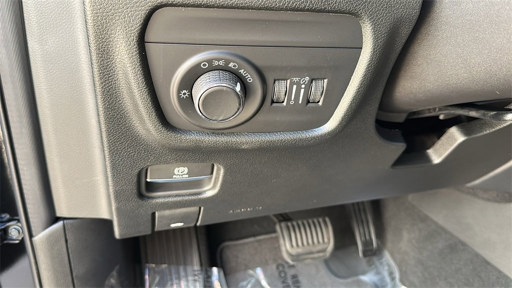 New 2025 Jeep Grand Cherokee Laredo X w/ Luxury Tech Group I image 14