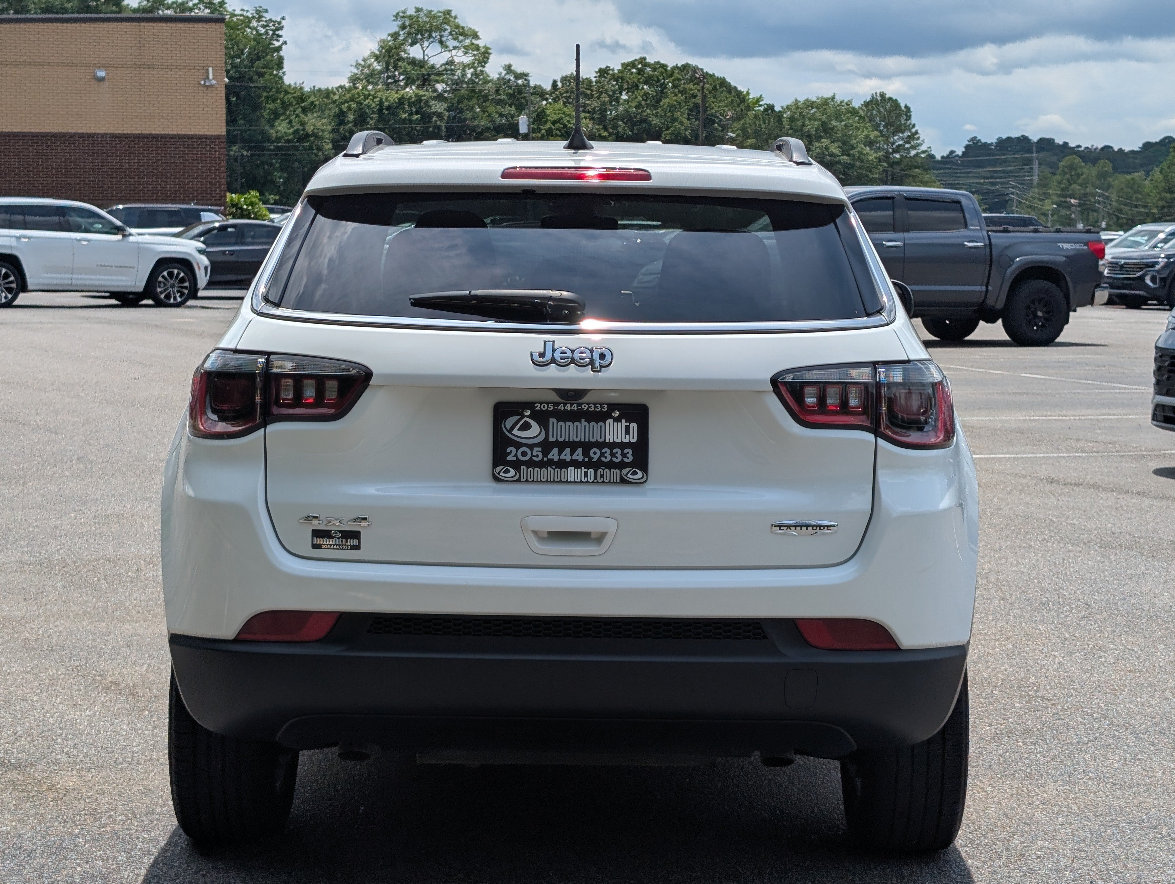 Used 2024 Jeep Compass Latitude AWD/4WD image 8