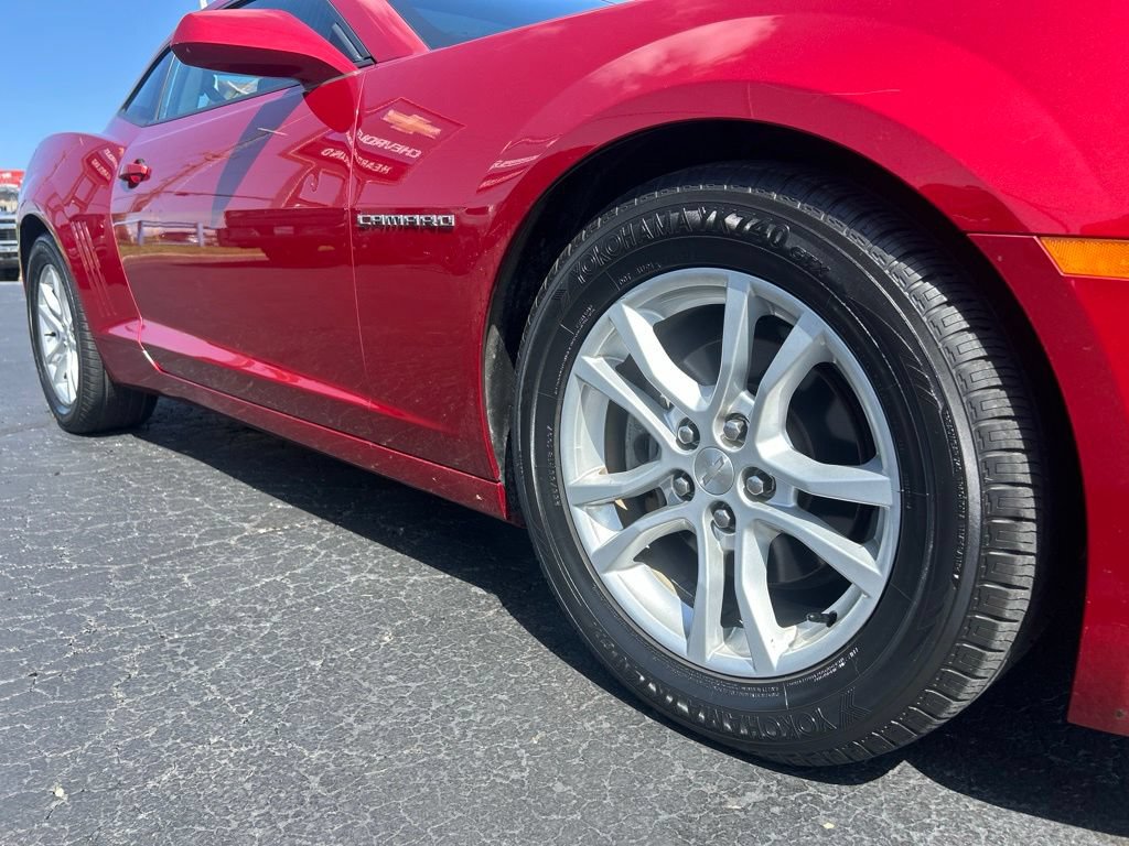 Used 2015 Chevrolet Camaro LT RWD image 11