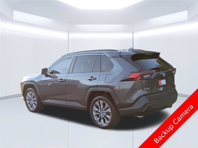 Used 2019 Toyota RAV4 XLE Premium w/ Cold Weather Package FWD image 6