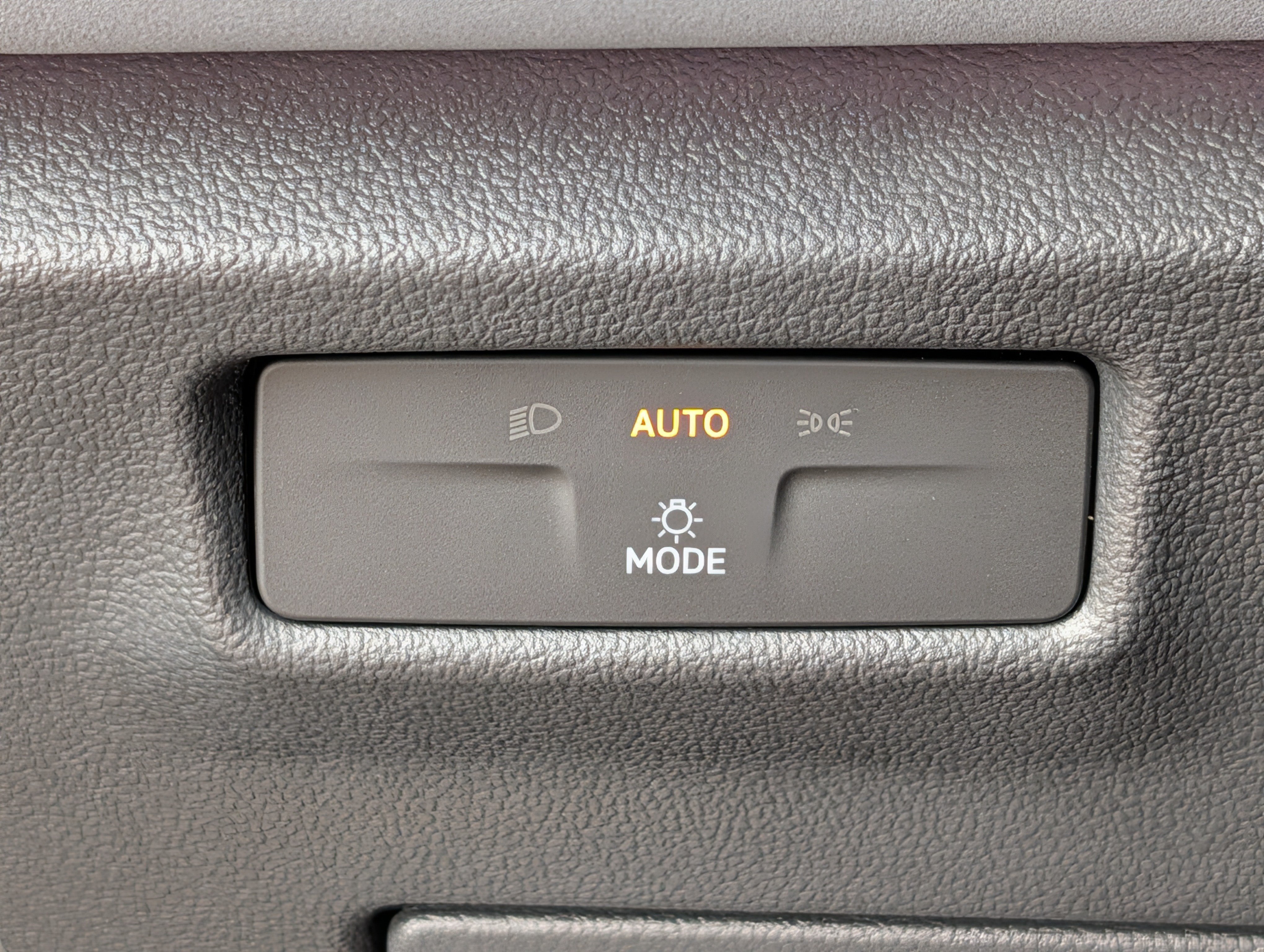 Used 2025 Volkswagen Tiguan SE AWD/4WD image 26