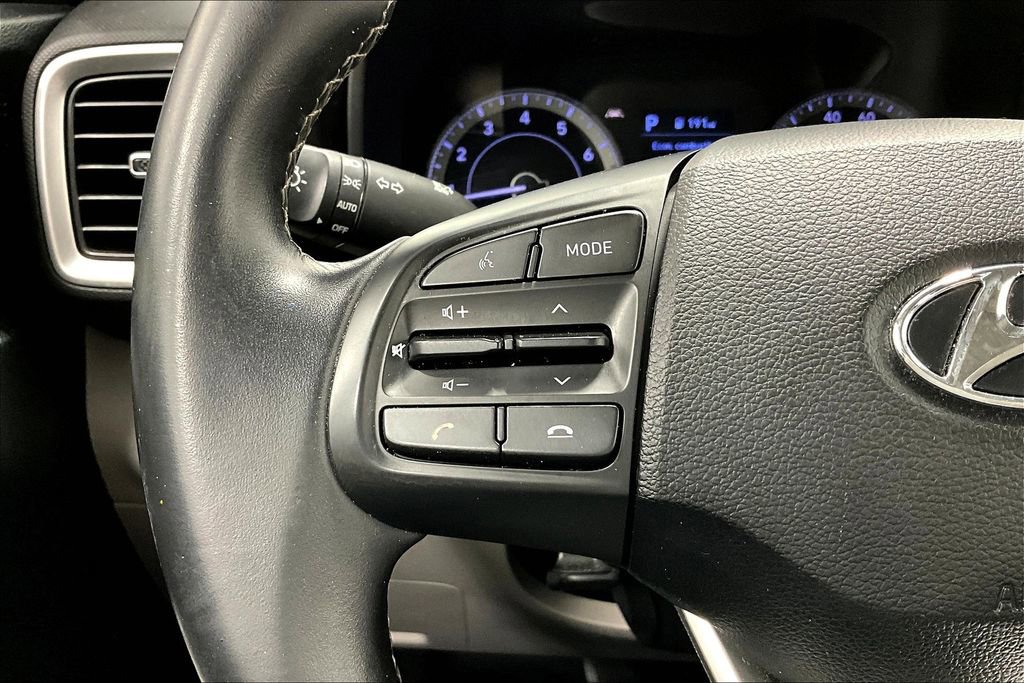 Used 2022 Hyundai Venue SEL w/ Cargo Package image 23