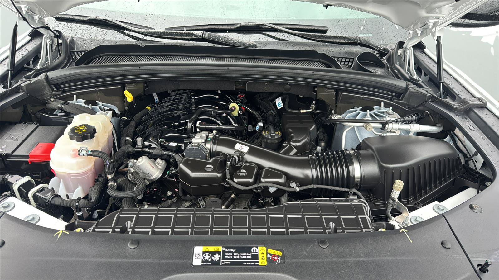 Used 2023 Jeep Grand Cherokee Laredo AWD/4WD image 28
