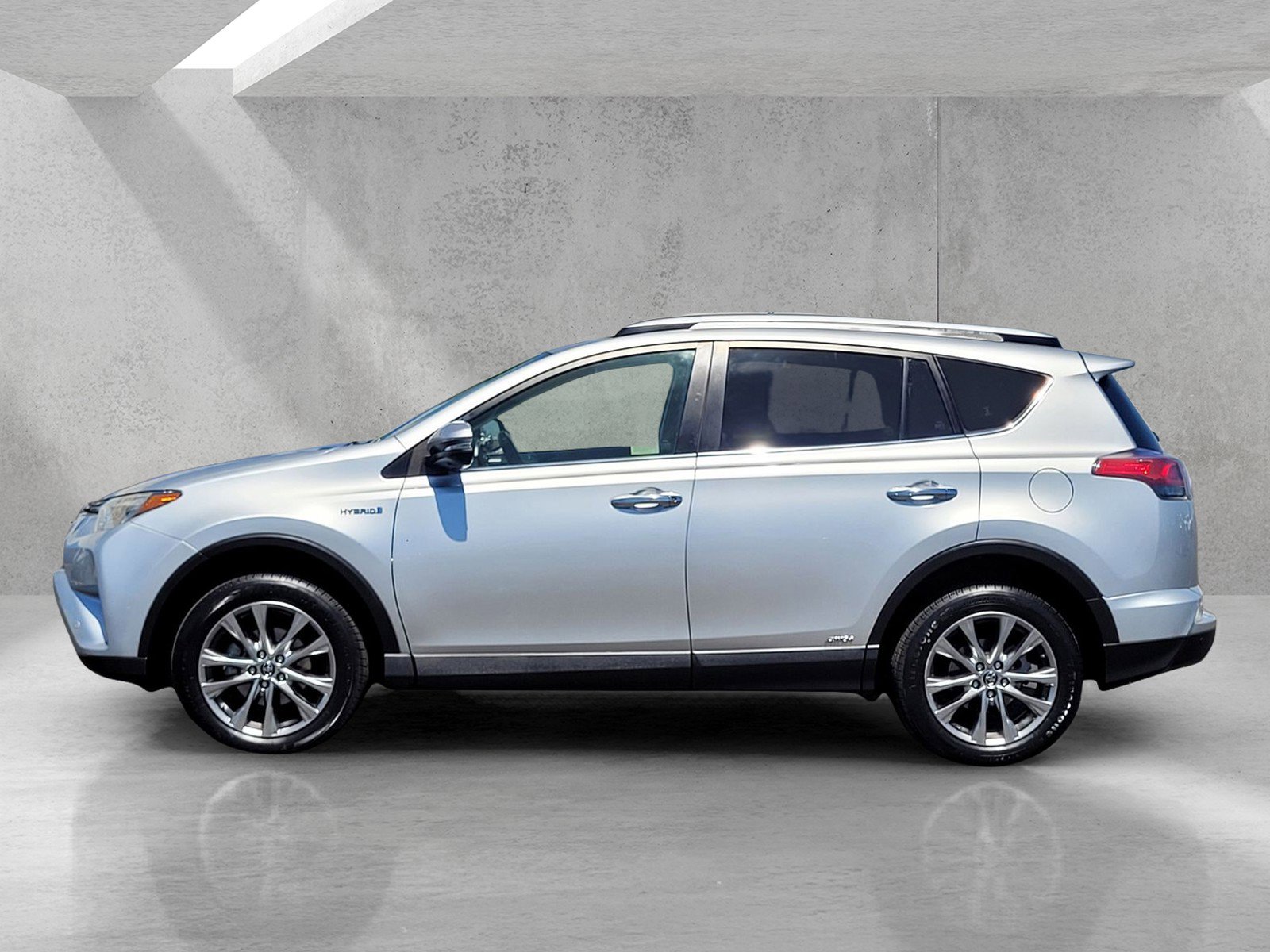 Used 2016 Toyota RAV4 Limited w/ Advanced Technology Package AWD/4WD image 7