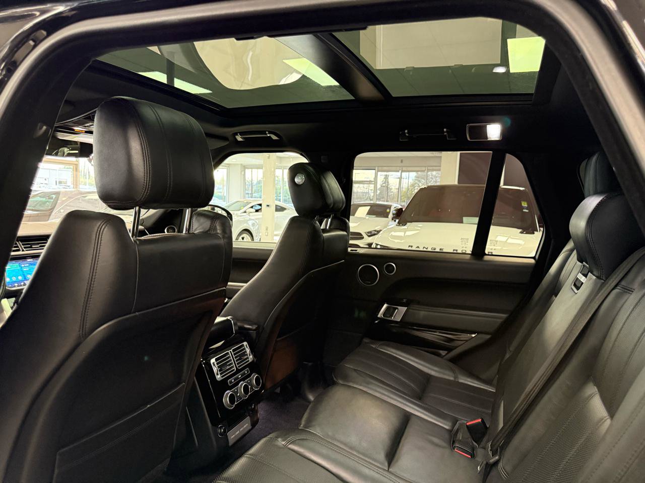 Used 2017 Land Rover Range Rover Supercharged image 13