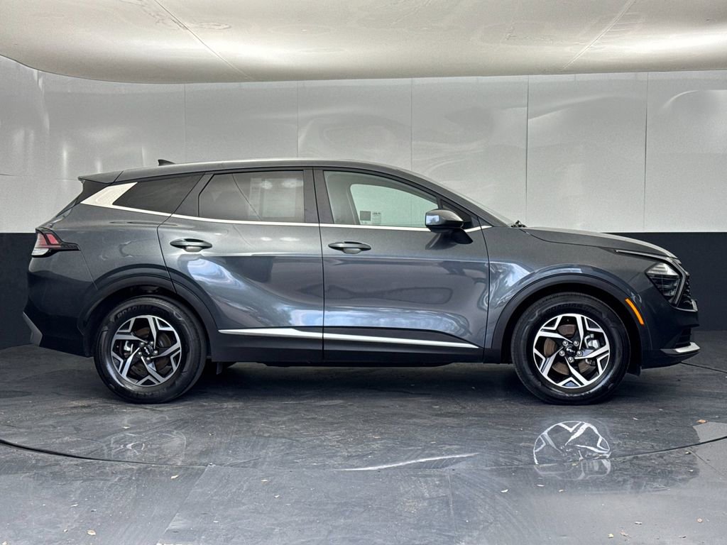 Used 2024 Kia Sportage LX image 2