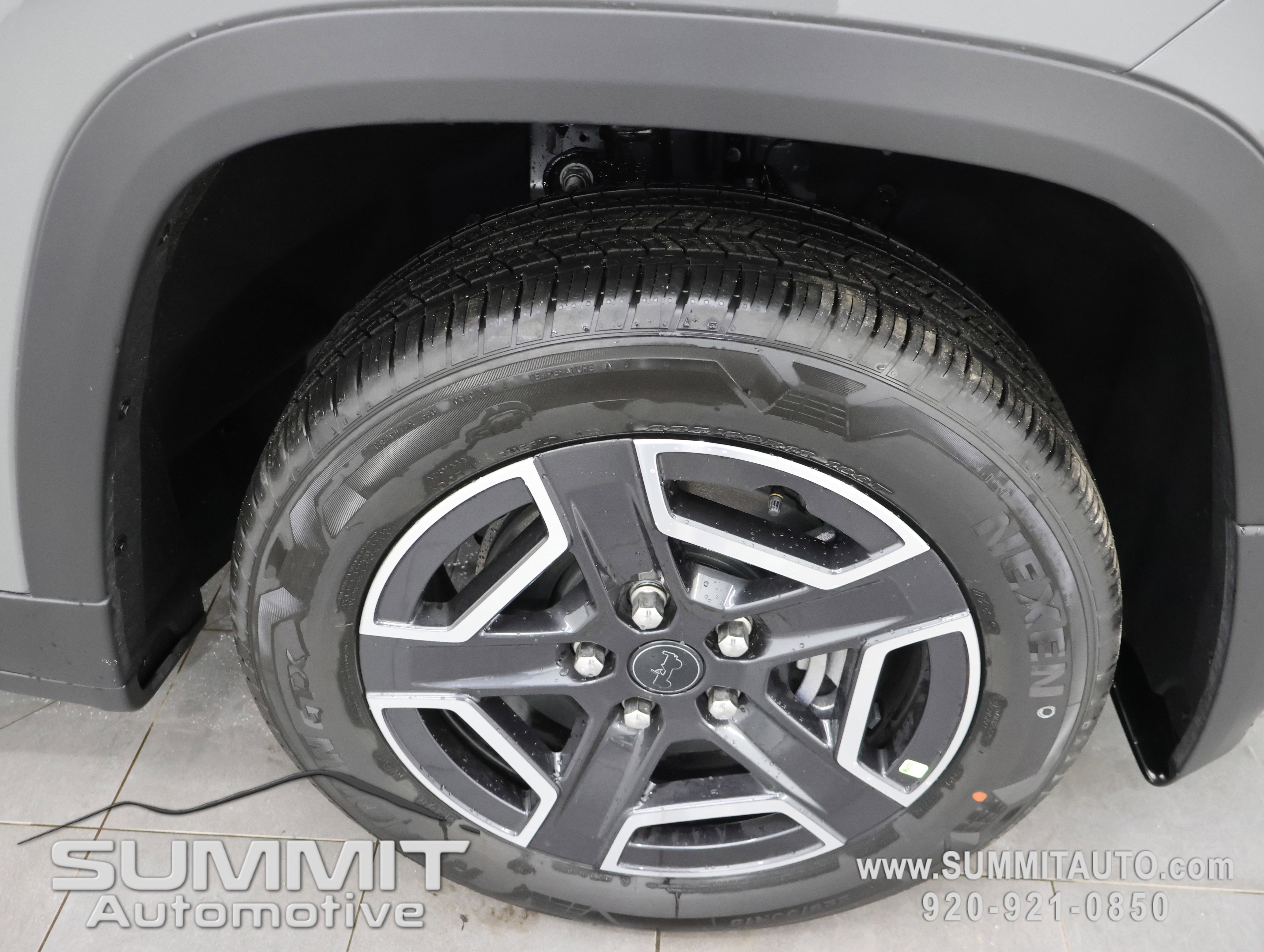 New 2026 Jeep Cherokee Laredo image 3