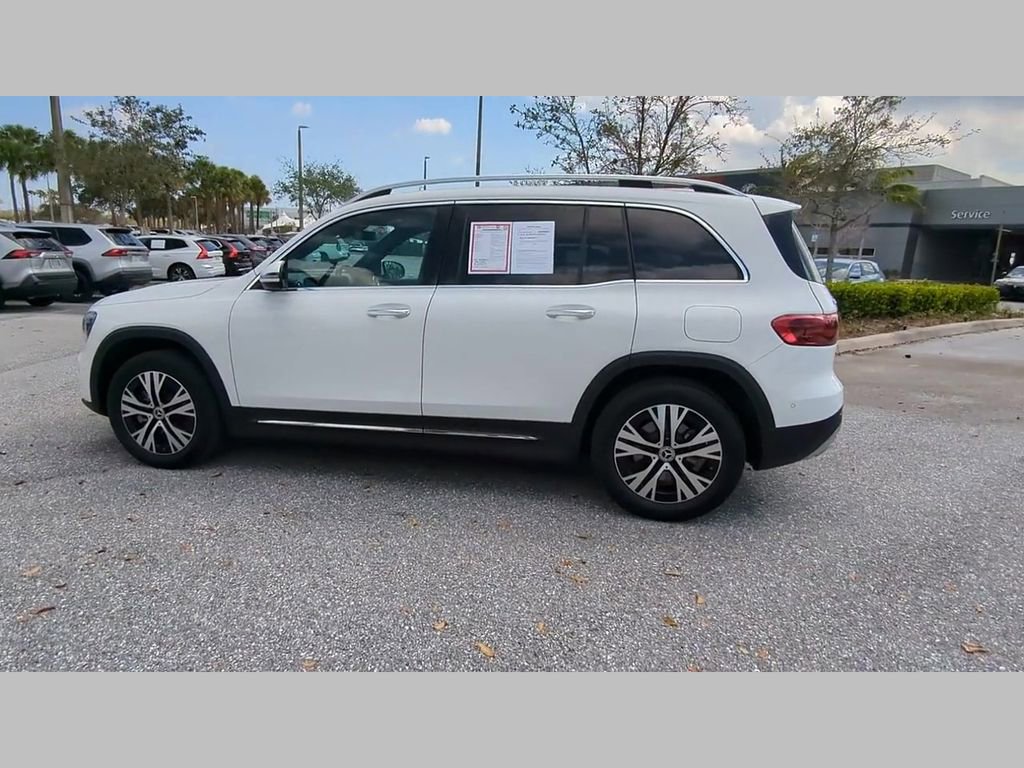 Used 2025 Mercedes-Benz GLB 250 4MATIC image 12