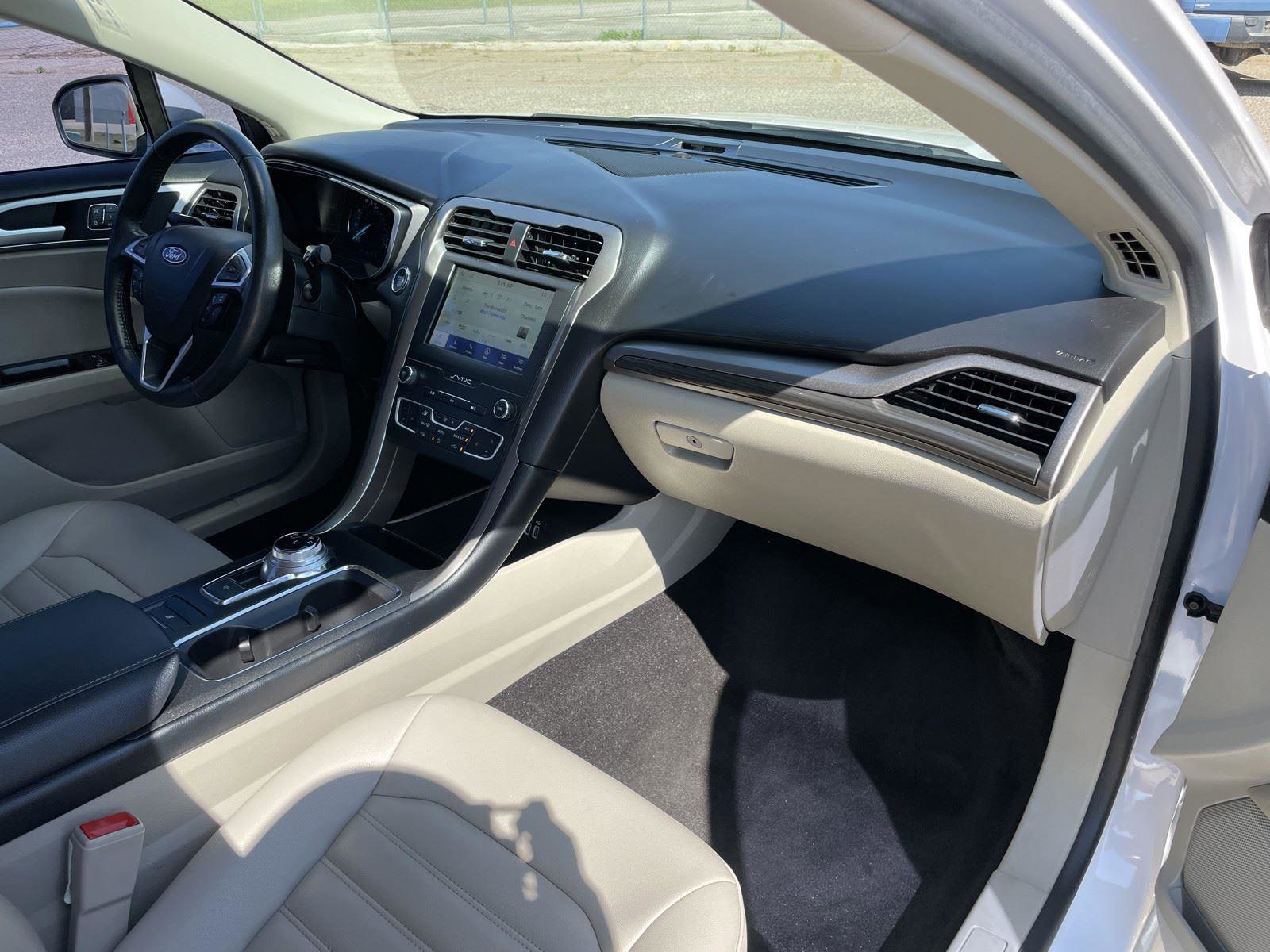 Used 2020 Ford Fusion SEL image 39