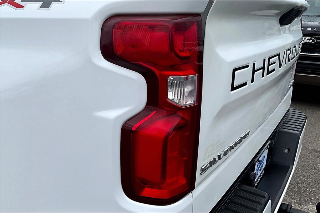 Used 2020 Chevrolet Silverado 1500 Custom w/ Custom Value Package AWD/4WD image 33