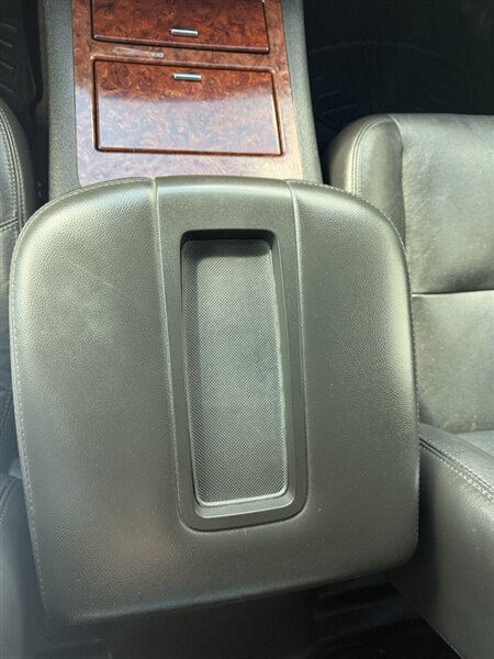 Used 2009 Chevrolet Avalanche LTZ AWD/4WD image 21