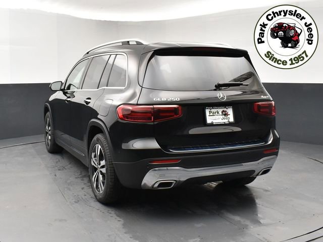 Used 2025 Mercedes-Benz GLB 250 4MATIC image 4
