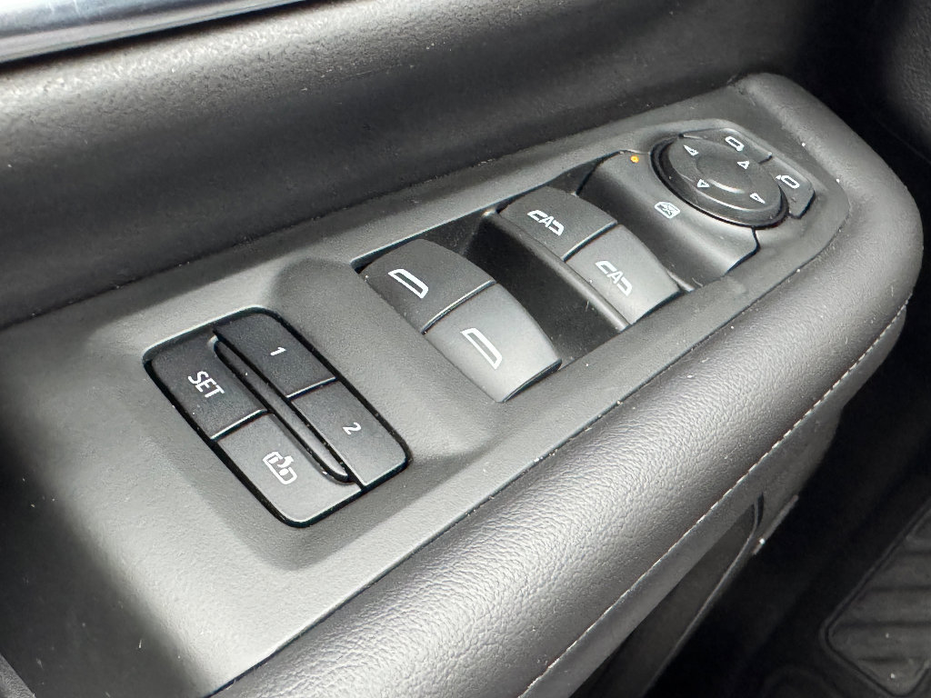 Used 2022 Chevrolet Suburban LT image 21