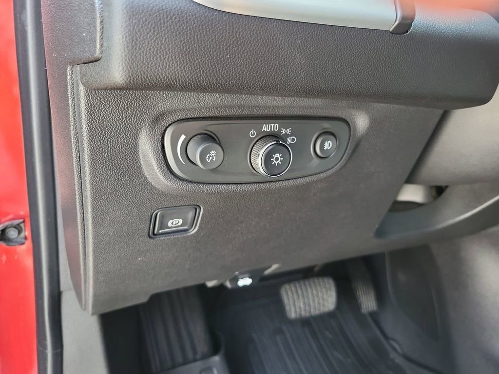 Used 2023 GMC Terrain SLT w/ Elevation Edition image 14