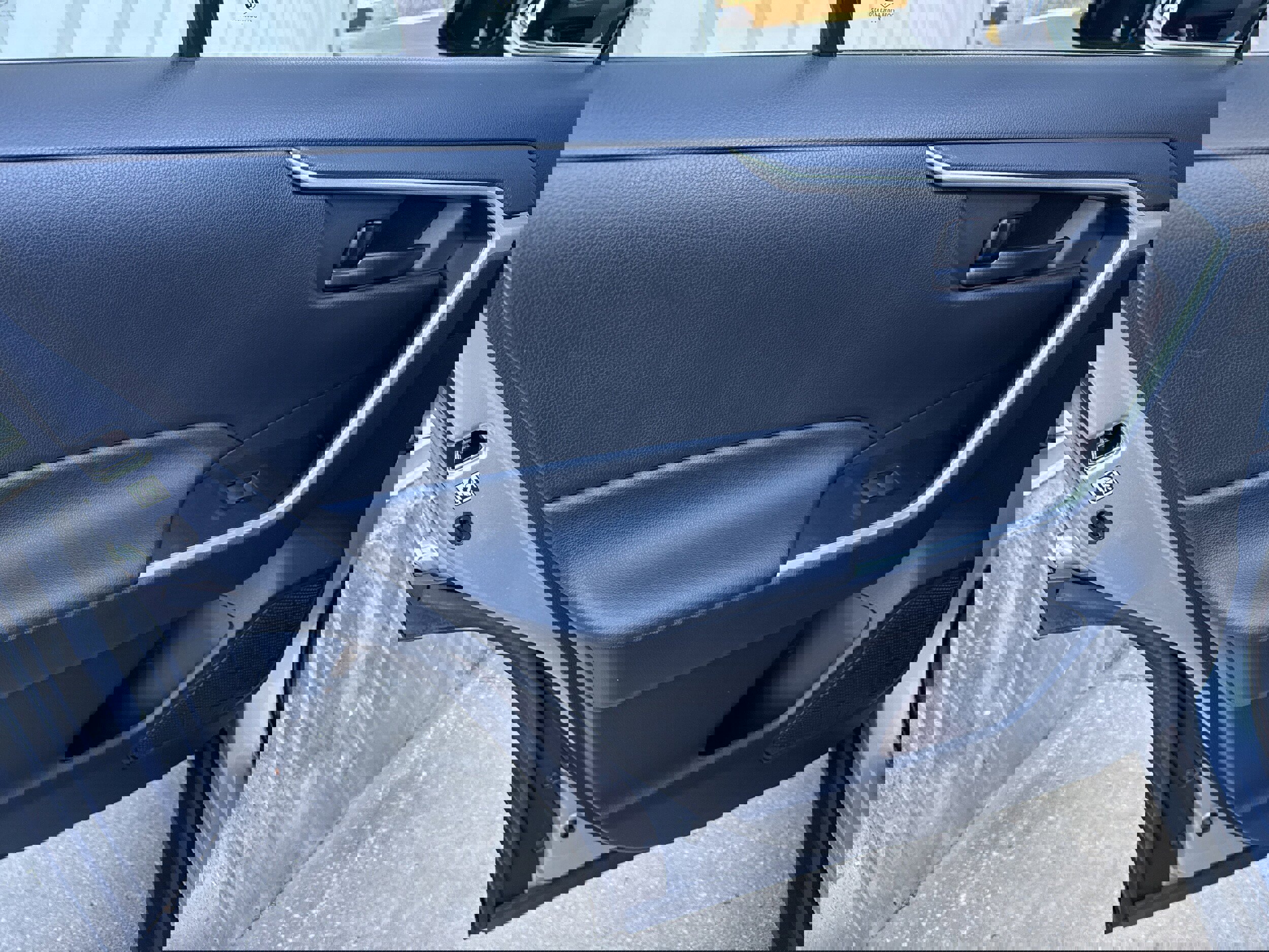 Used 2020 Toyota RAV4 LE image 9