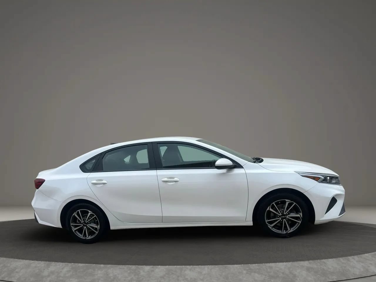 Used 2022 Kia Forte LXS FWD image 4
