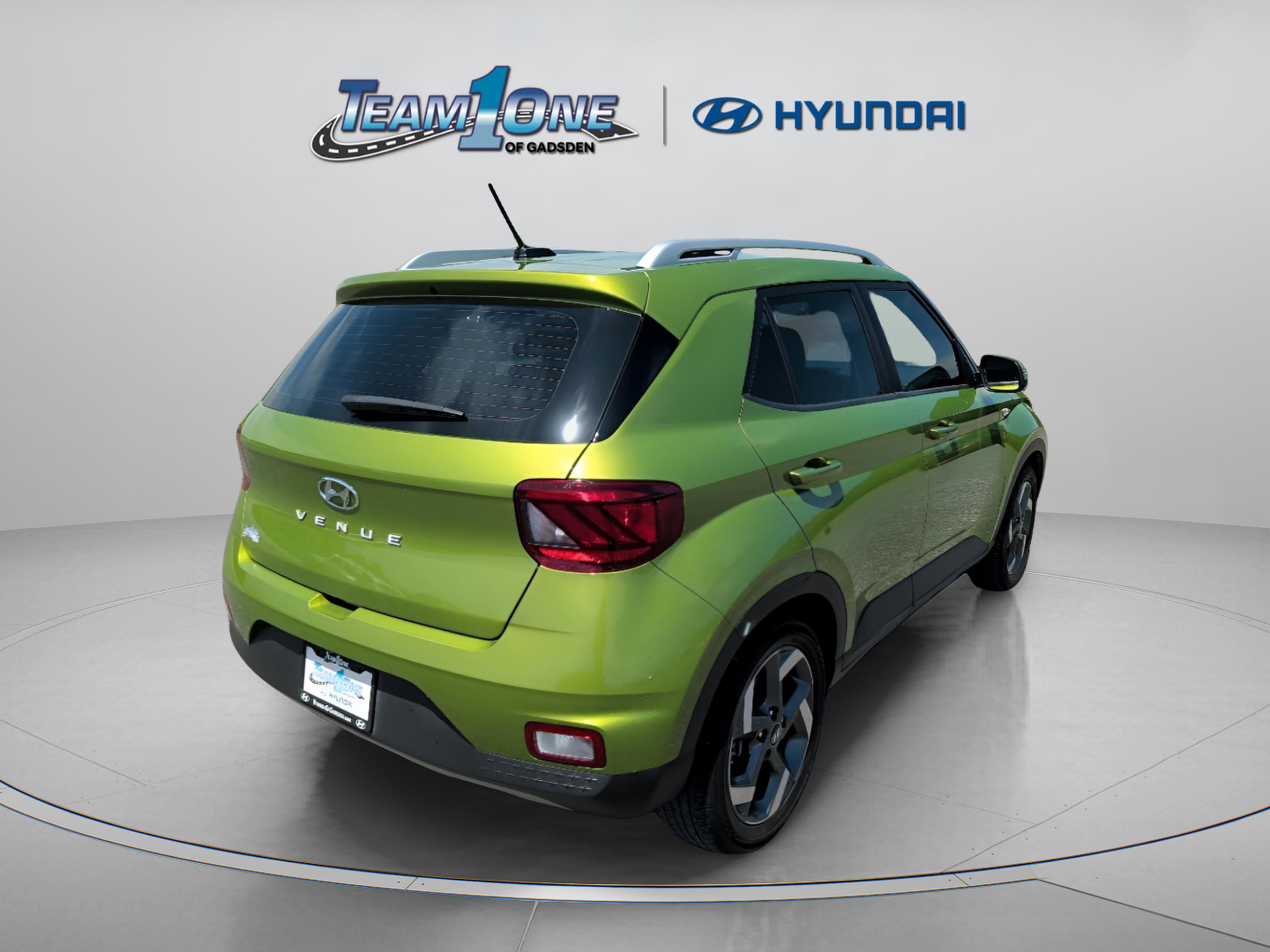 Used 2024 Hyundai Venue SEL FWD image 8