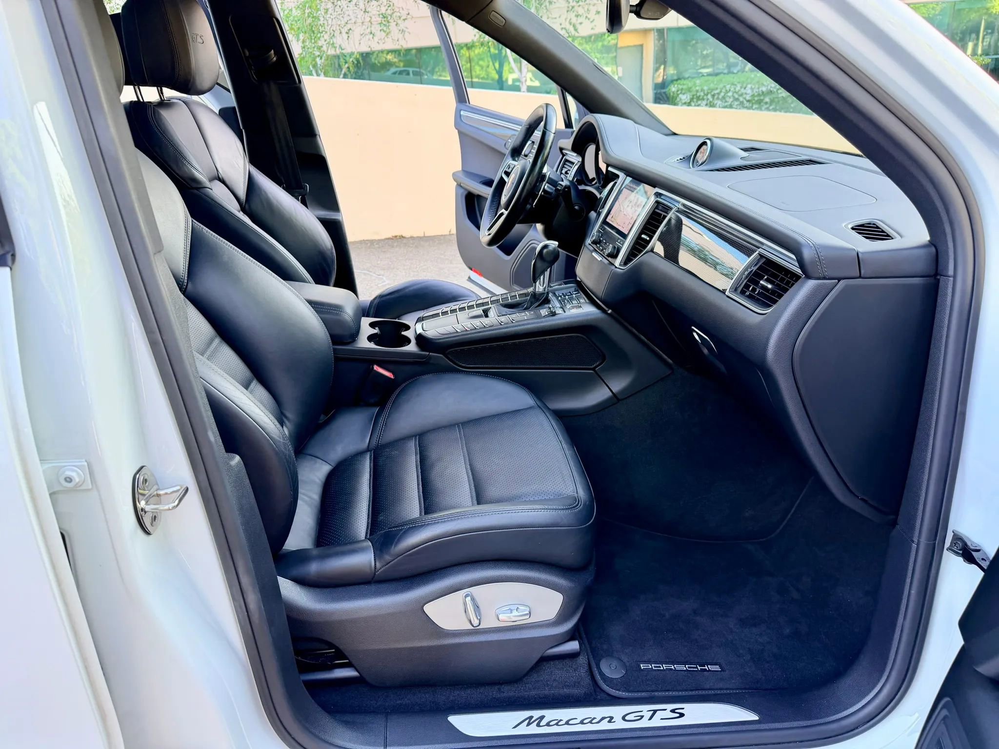 Used 2017 Porsche Macan GTS AWD/4WD image 67