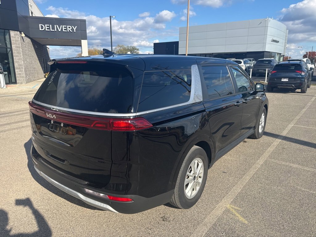 Certified 2023 Kia Carnival LX image 6