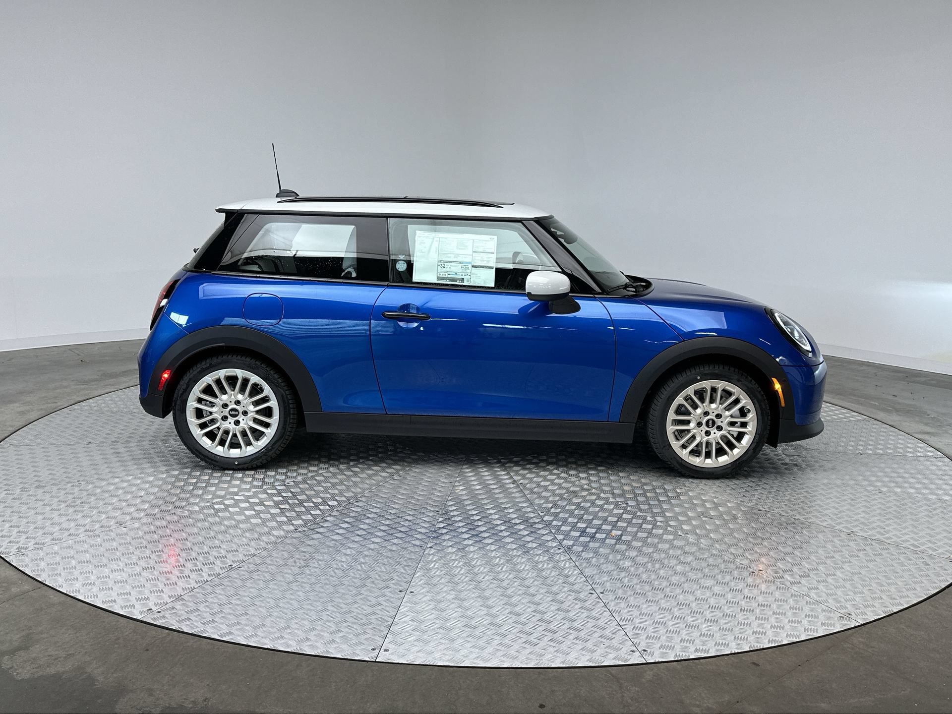 Used 2026 MINI Cooper 2-Door Hardtop FWD image 10