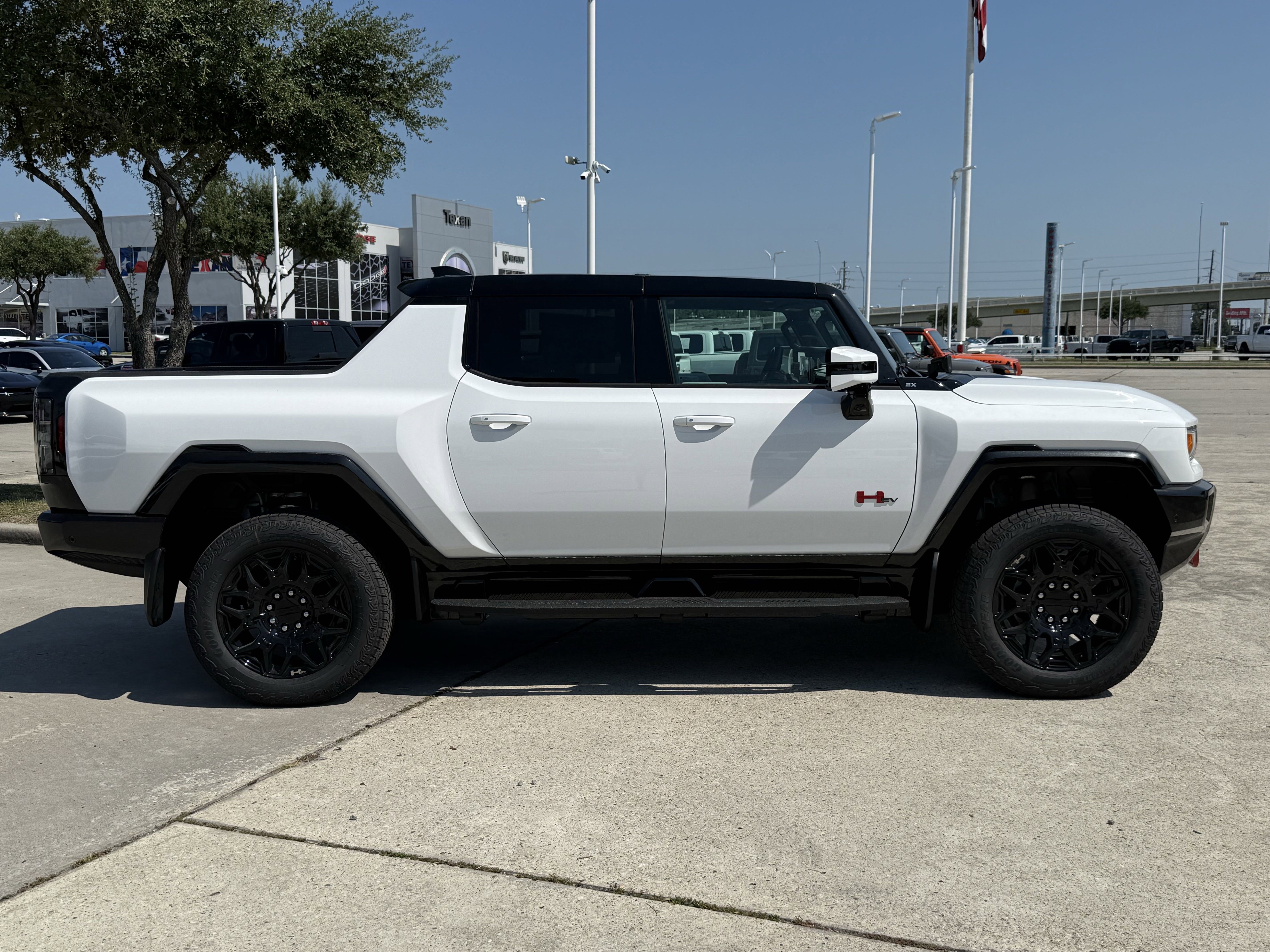 New 2025 GMC Hummer EV 2X w/ LPO, Illumination Package image 3