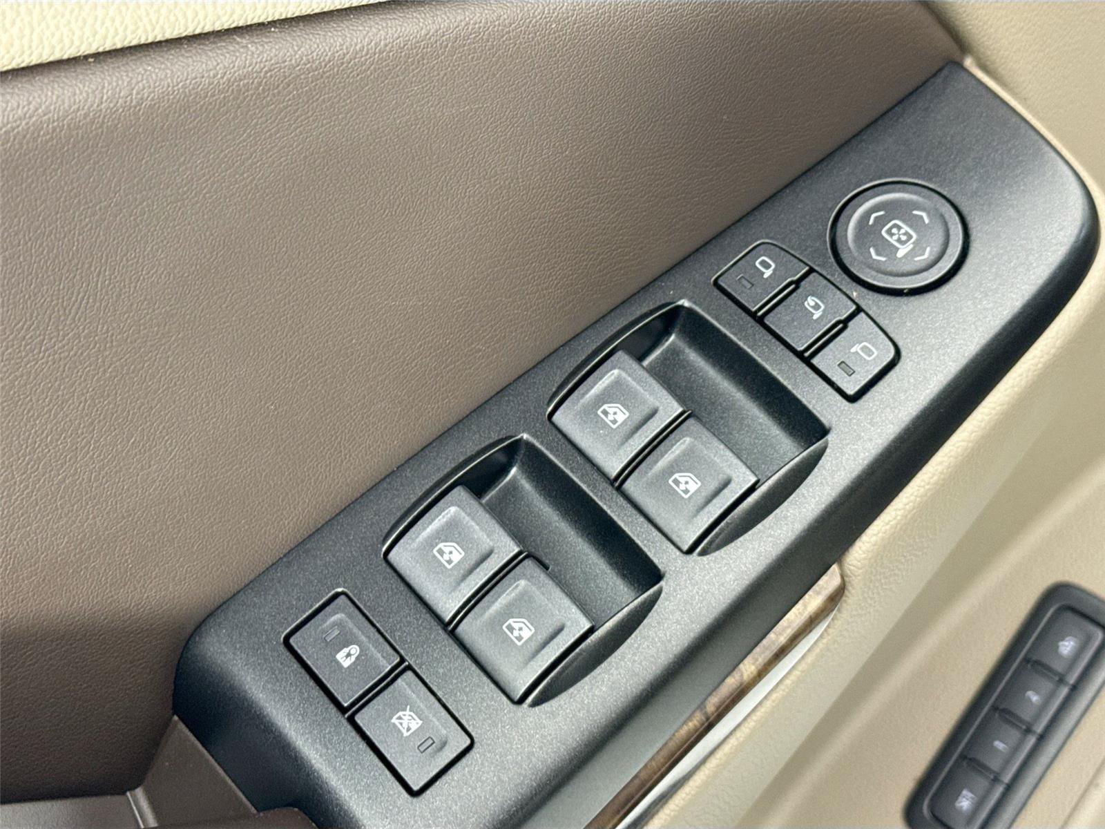 Used 2020 Chevrolet Tahoe LT w/ Luxury Package RWD image 29