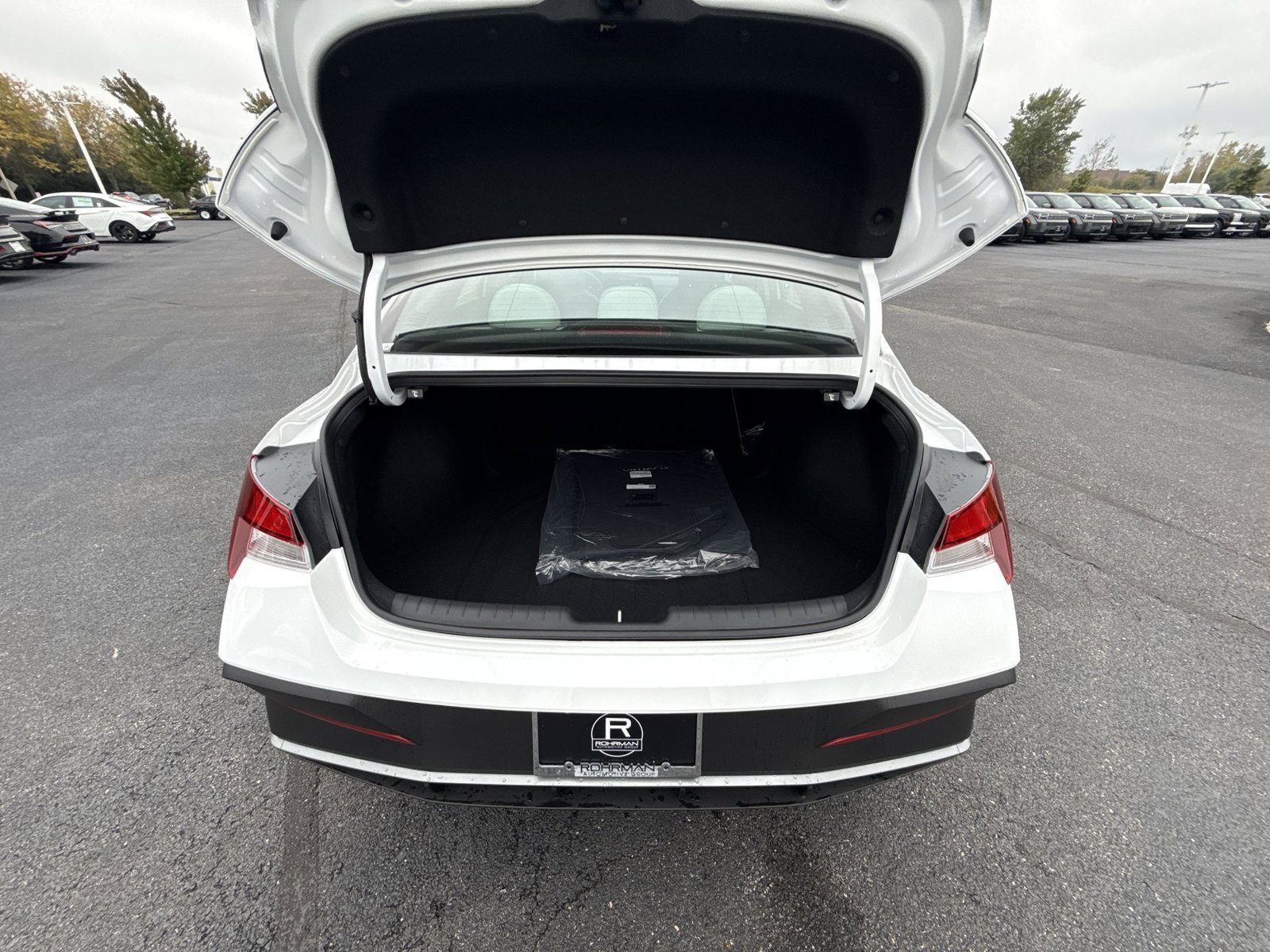 New 2026 Hyundai Elantra SEL Sport FWD image 24