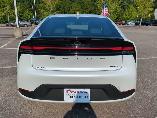 Used 2025 Toyota Prius LE FWD image 5