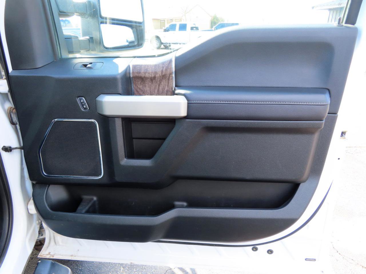 Used 2018 Ford F250 Lariat w/ Camper Package image 52