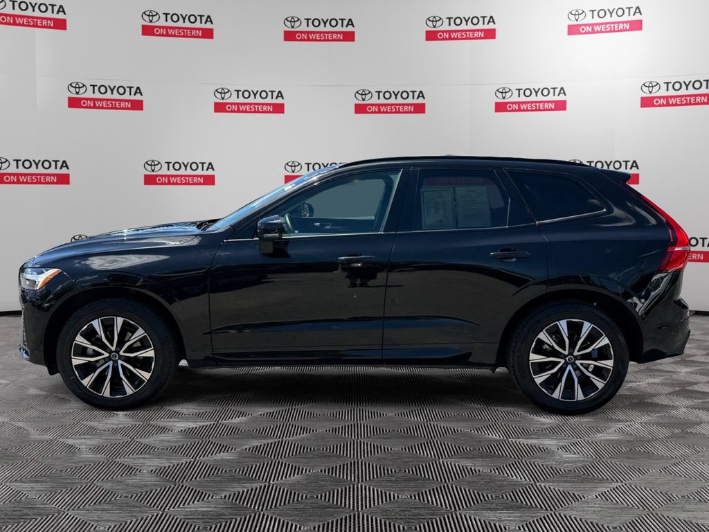 Used 2025 Volvo XC60 B5 Core AWD/4WD image 8